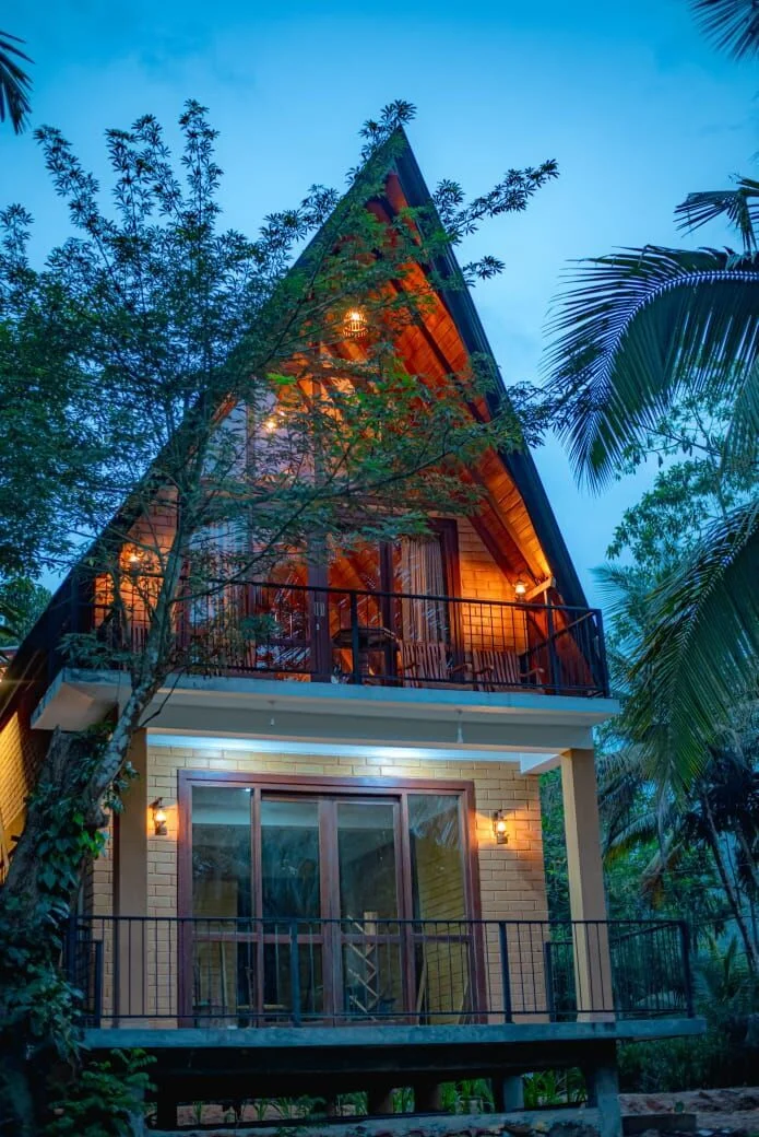 Luxury Hotel in Sinharaja - Scenic Journey to Rainforest Royal Heritage Cabin